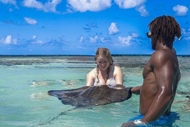 3-Hours Eye-Opening Stingray City Antigua - Transfer R/T included - Boat ride timing: the 8-minute hop that keeps it manageable
