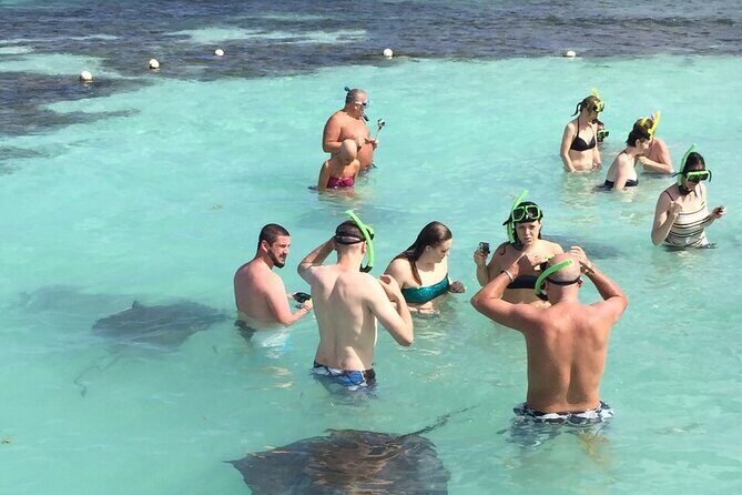 ANTIGUA FROM TOP TO BOTTOM: Stingray City, Beach, lunch & more... - Devil’s Bridge: quick guided stop for the Antigua-famous photo