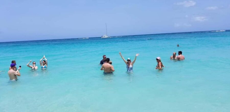 Antiguan experience home tour with local guide with lunch - Lunch, steel pans, and poetry at the beach bar