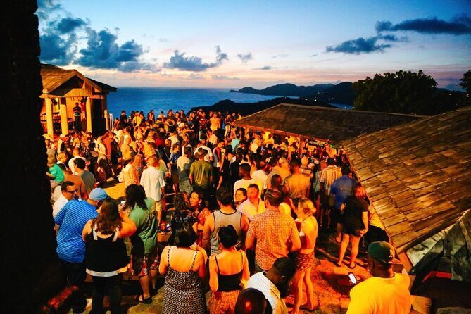 Sunset party at Shirley Heights - PRIVATE round trip - Entering the party at Shirley Heights: the 4:00 to 8:15 pm window